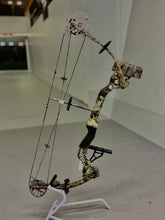 Load image into Gallery viewer, Bowtech Tomkat - USED BOW (LH)
