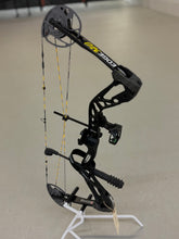 Load image into Gallery viewer, Diamond Edge 320 - USED BOW (LH)
