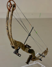 Load image into Gallery viewer, Fred Bear Vapor 300- USED BOW (RH)
