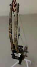 Load image into Gallery viewer, Fred Bear Vapor 300- USED BOW (RH)
