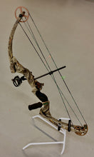 Load image into Gallery viewer, Fred Bear Vapor 300- USED BOW (RH)
