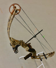 Load image into Gallery viewer, Fred Bear Vapor 300- USED BOW (RH)

