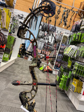 Load image into Gallery viewer, PSE X-Force Stiletto (RH) USED BOW
