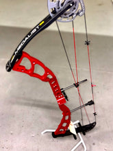 Load image into Gallery viewer, Diamond Medalist 38 - USED BOW (RH)
