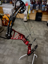 Load image into Gallery viewer, Elite Echelon 37 - USED BOW (RH)

