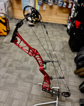 Load image into Gallery viewer, Elite Echelon 37 - USED BOW (RH)
