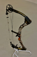 Load image into Gallery viewer, Mathews Switchback XT - USED BOW (RH)

