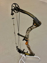 Load image into Gallery viewer, Mathews Switchback XT - USED BOW (RH)

